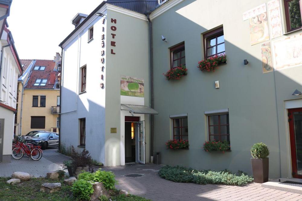 Apple Economy Hotel Kaunas Exteriör bild