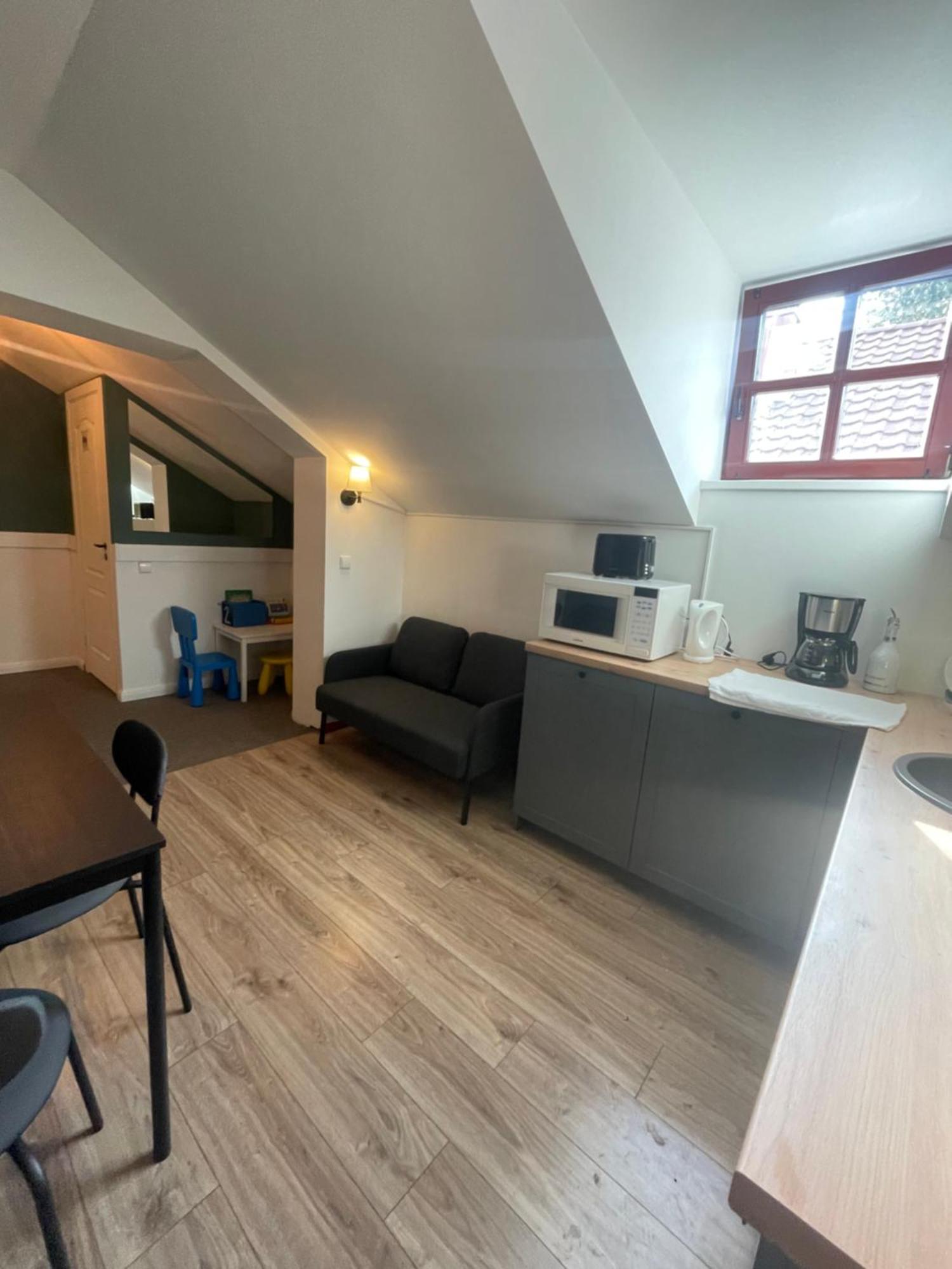 Apple Economy Hotel Kaunas Exteriör bild